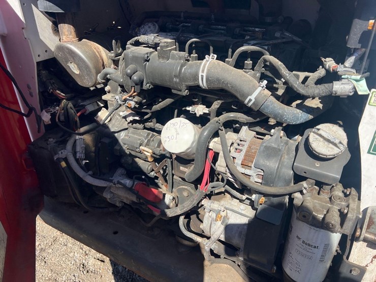 2021-bobcat-t740-image-20