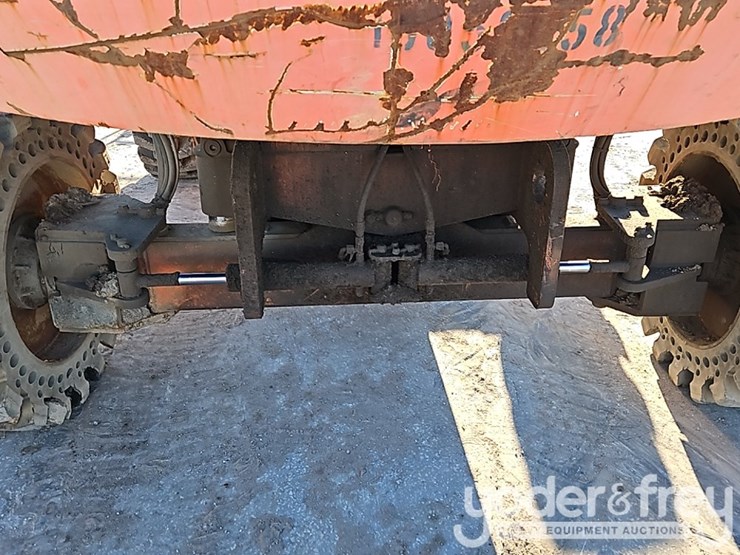 2012-jlg-600s-image-17