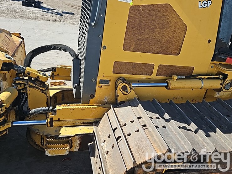 2015-deere-450j-image-16