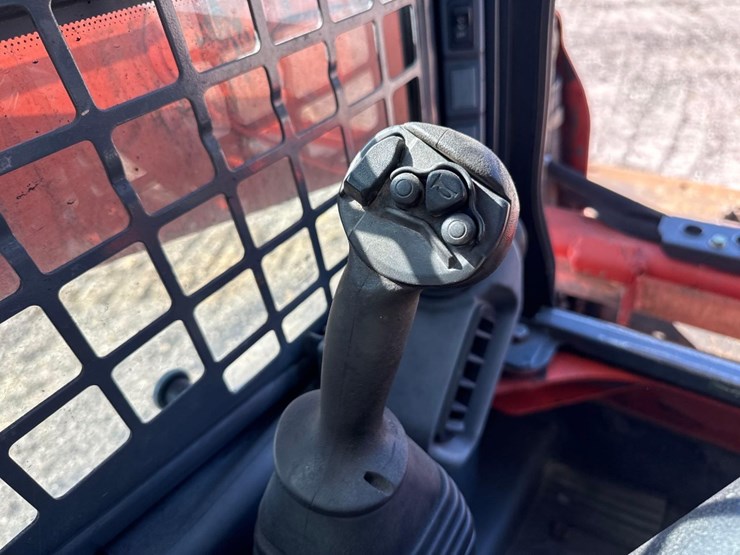 kubota-ssv65-image-21