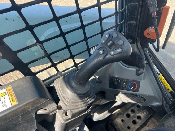 2021-bobcat-t740-image-27