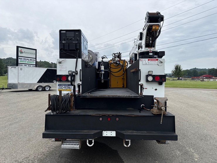 2021-peterbilt-337-image-4