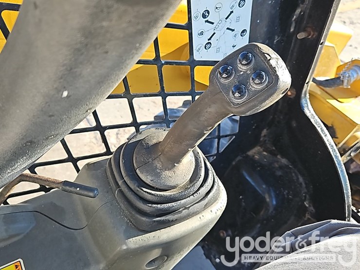 2019-caterpillar-262d-image-18