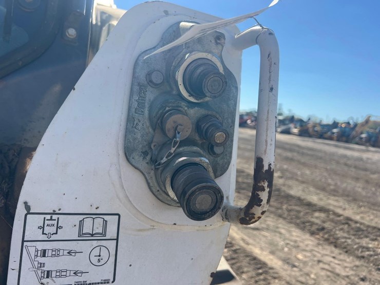 2021-bobcat-t740-image-11