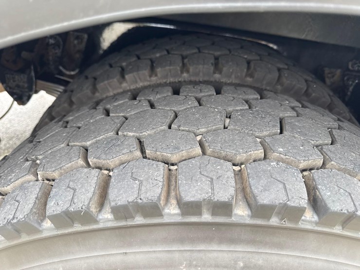 2021-peterbilt-337-image-9