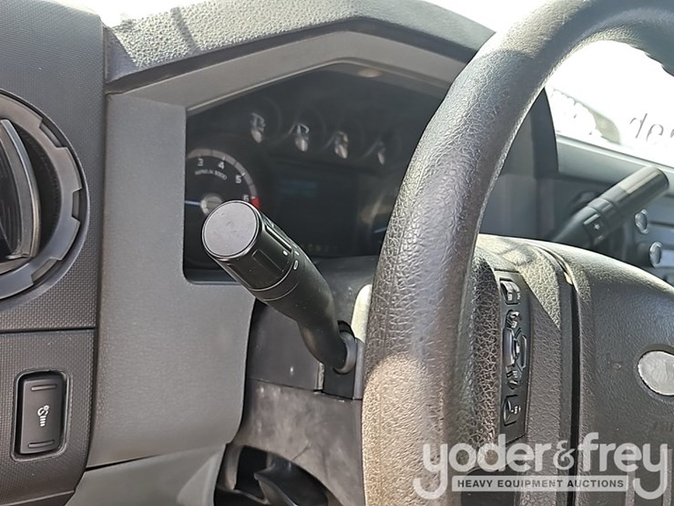 2011-ford-f350-image-25
