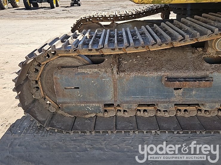 2004-new-holland-eh160-image-21