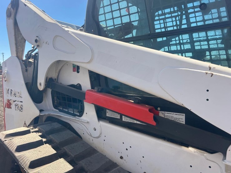 2021-bobcat-t740-image-12
