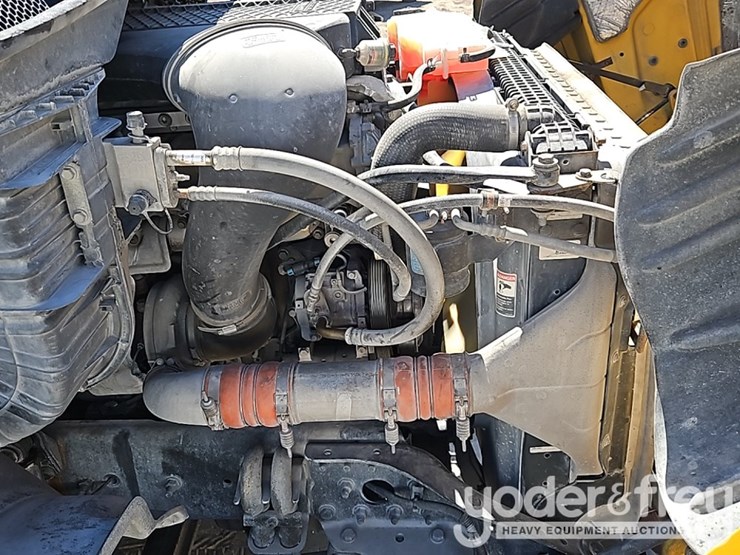 2018-freightliner-cascadia-113-image-28