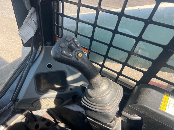 2021-bobcat-t740-image-26