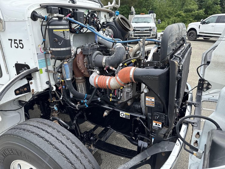 2021-peterbilt-337-image-22