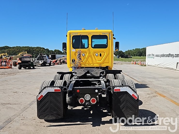 2018-freightliner-cascadia-113-image-15