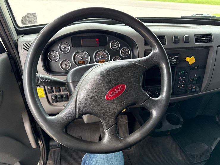 2019-peterbilt-337-image-29