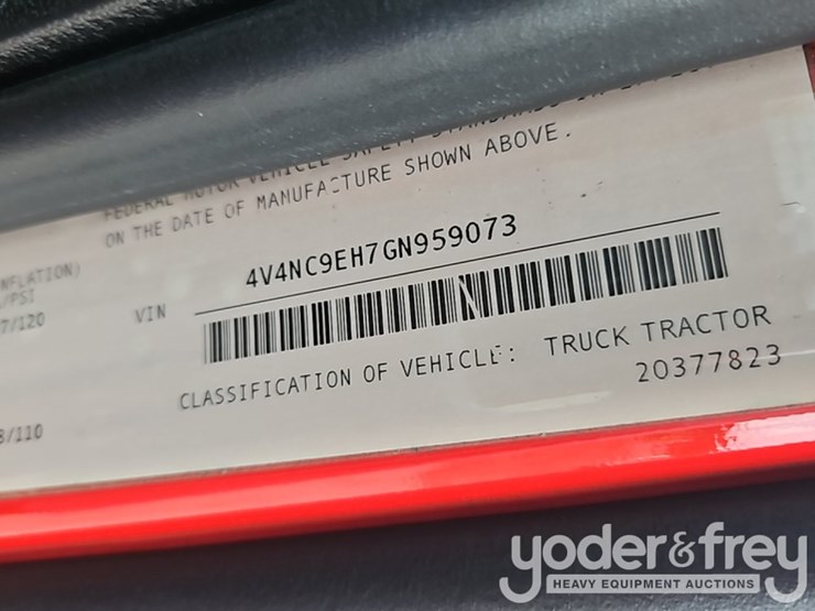 2016-volvo-vnl-image-58