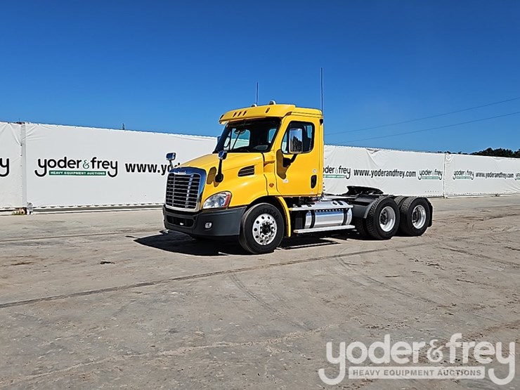 2018-freightliner-cascadia-113-image-2