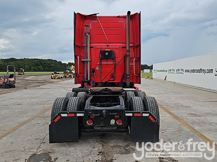 2016-volvo-vnl-image-16
