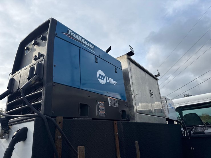 2019-peterbilt-337-image-18