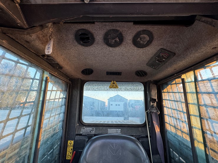 new-holland-c185-image-43