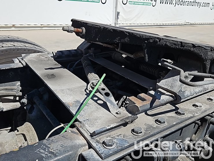 2018-freightliner-cascadia-113-image-22