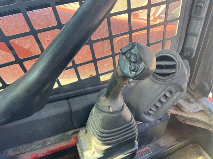 kubota-ssv65-image-21