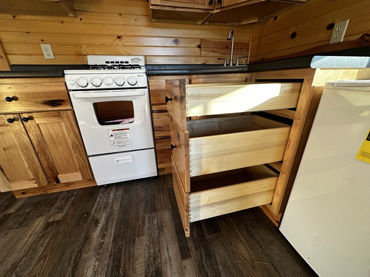 #1703-•-fully-finished-portable-cabin-image-42