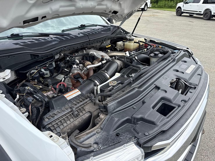2022-ford-f550-xlt-image-30