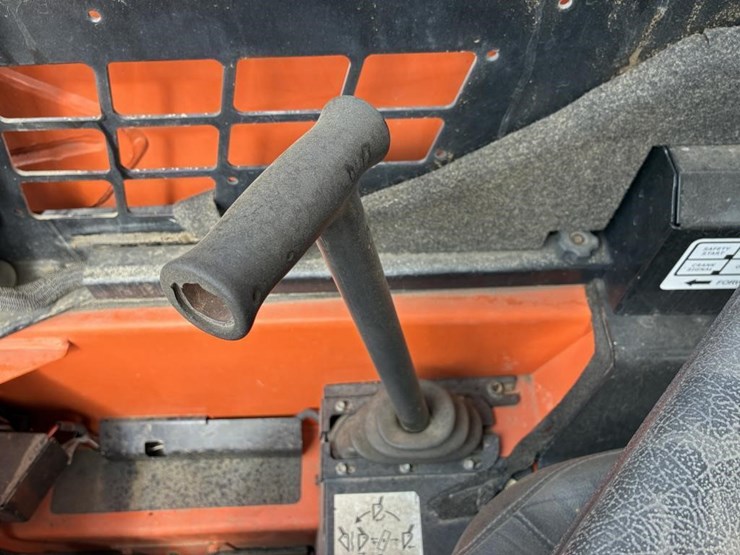 2019-gehl-r105-image-14