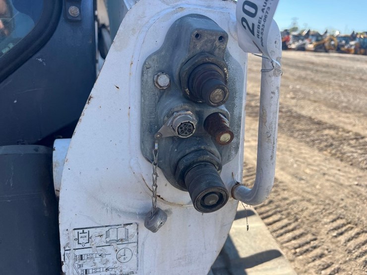 2021-bobcat-t740-image-11