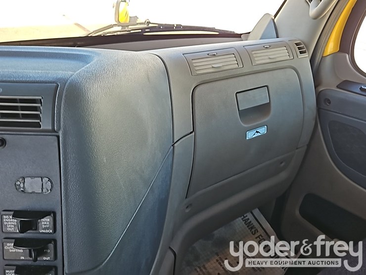 2018-freightliner-cascadia-113-image-31