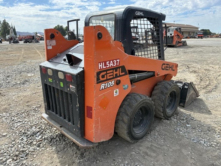 2019-gehl-r105-image-3