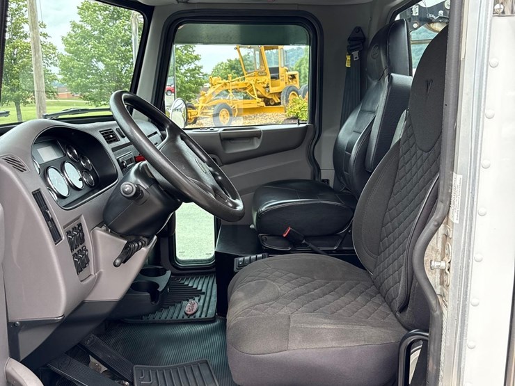 2021-peterbilt-337-image-25