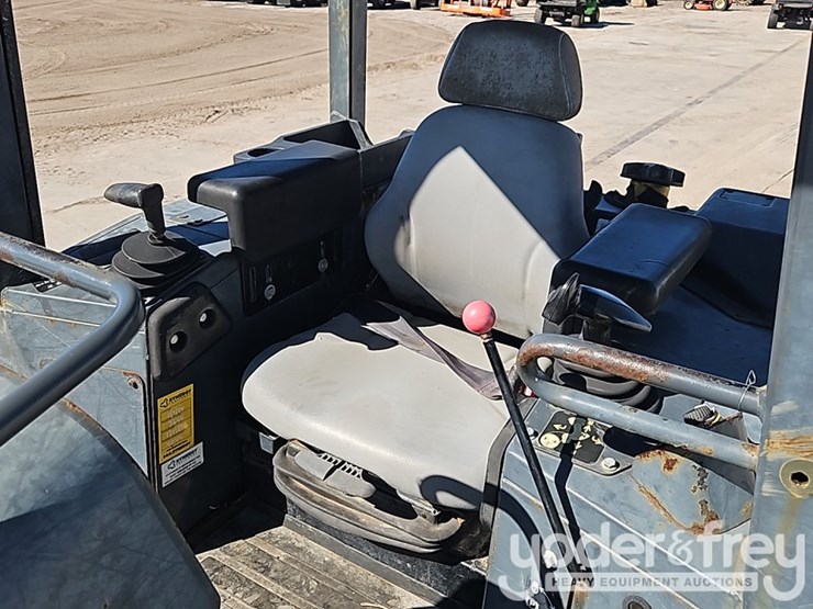 2015-deere-450j-image-28