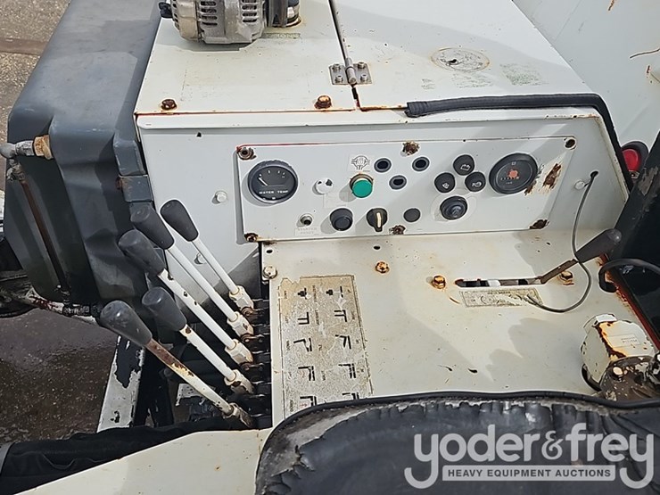 2004-moffett-m5500-image-18