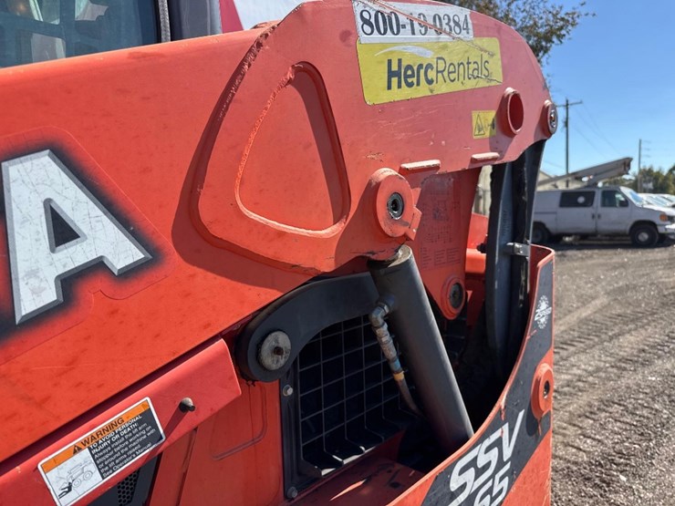 kubota-ssv65-image-16