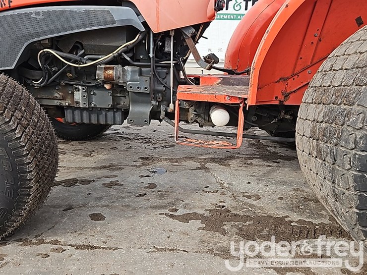 2016-kubota-mx5200hst-image-15