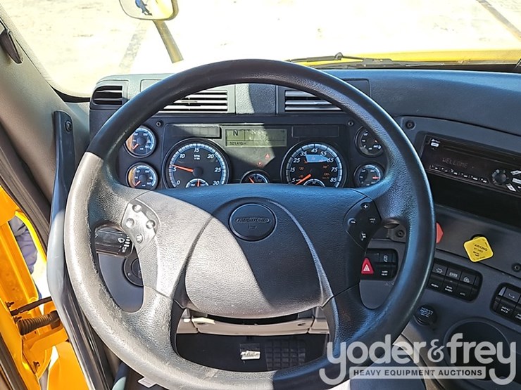 2018-freightliner-cascadia-113-image-36