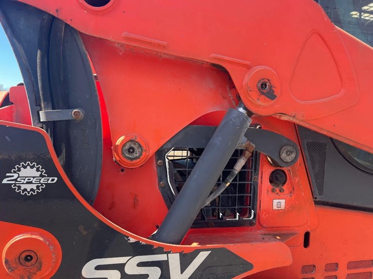 kubota-ssv65-image-14