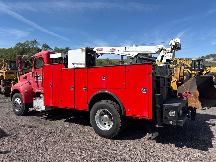 2005-peterbilt-335-image-2