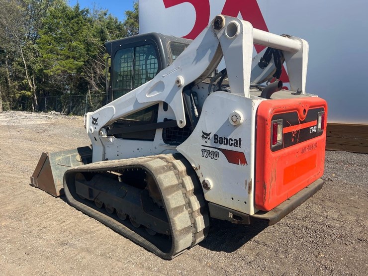 2021-bobcat-t740-image-2
