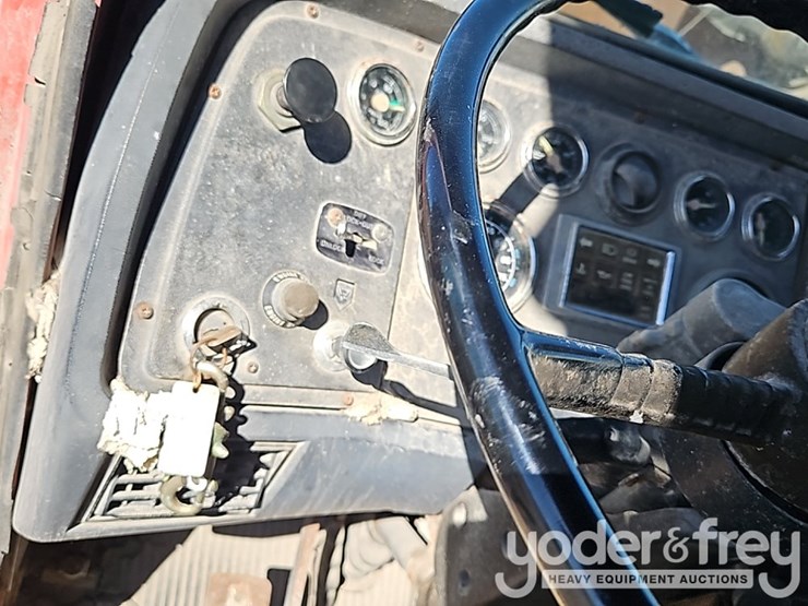 1988-ford-lt8000-image-34