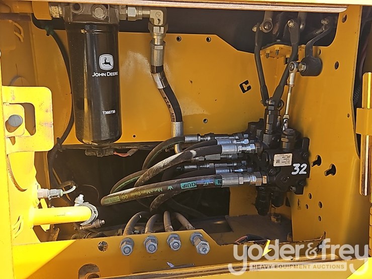 2015-deere-450j-image-24