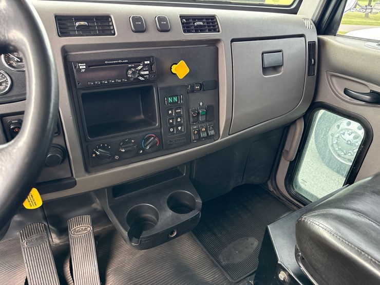2019-peterbilt-337-image-28