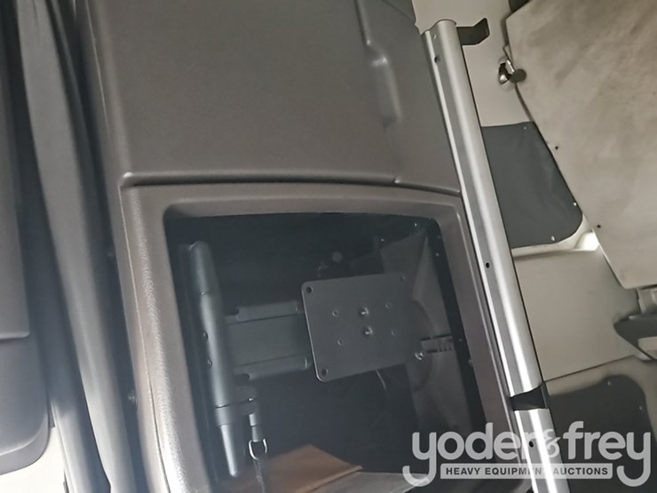 2016-volvo-vnl-image-37