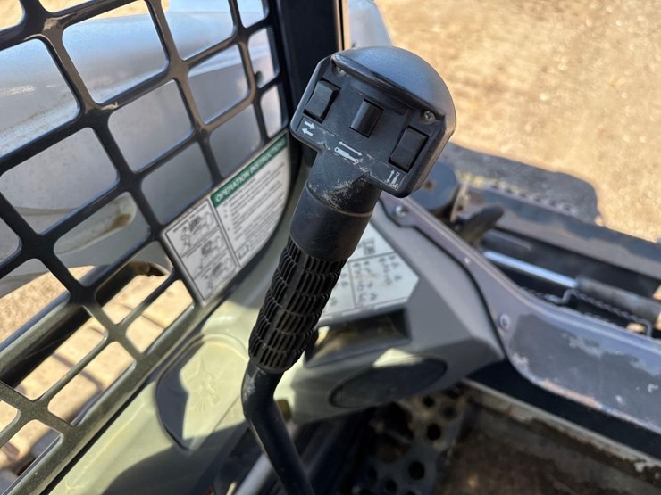 2014-bobcat-t550-image-29