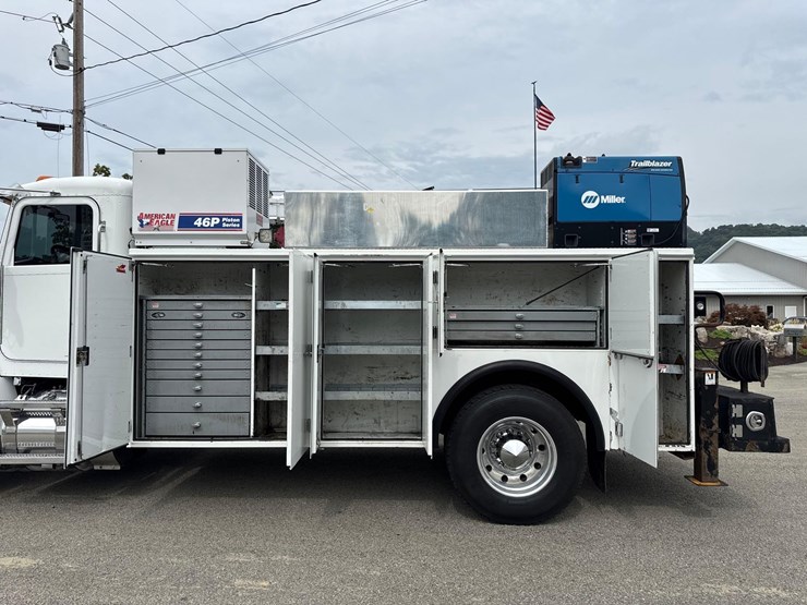 2019-peterbilt-337-image-11