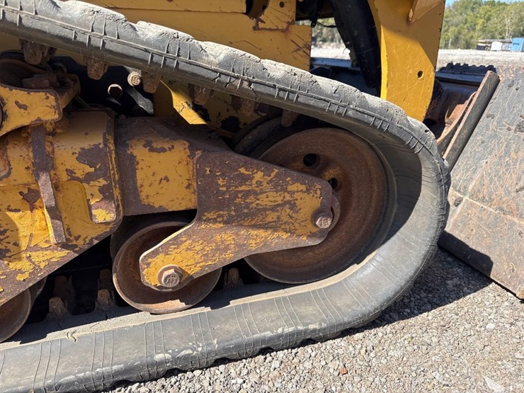 2021-caterpillar-259d3-image-16