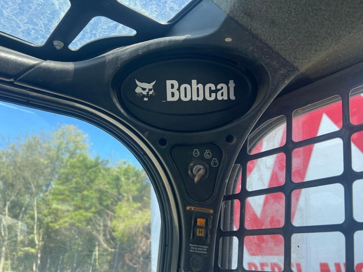 2021-bobcat-t740-image-29