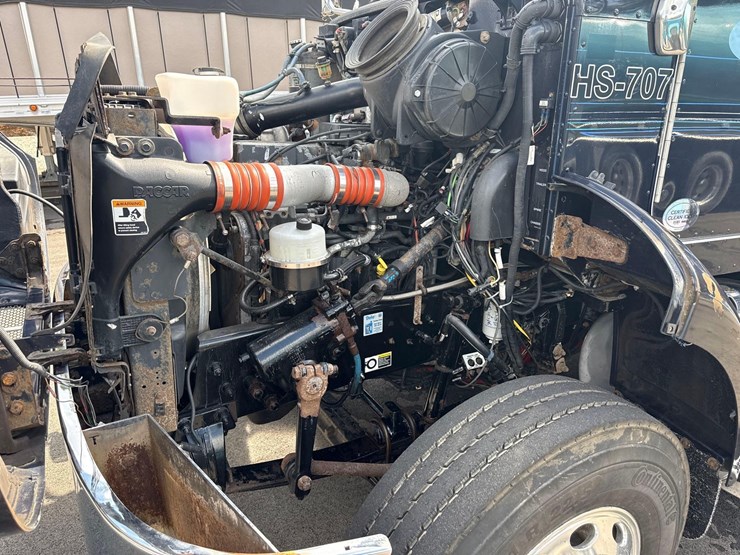 2012-peterbilt-337-image-21