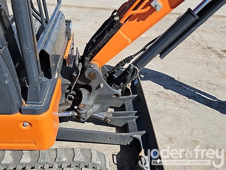 2022-hitachi-zx17u-image-12