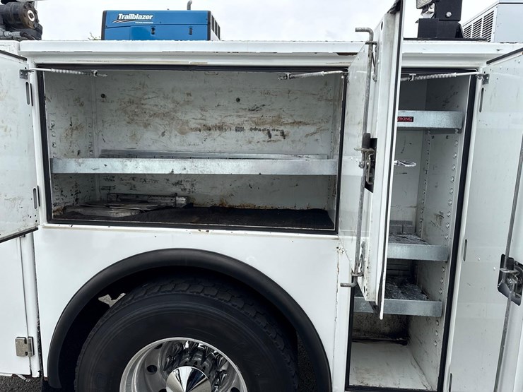 2019-peterbilt-337-image-15